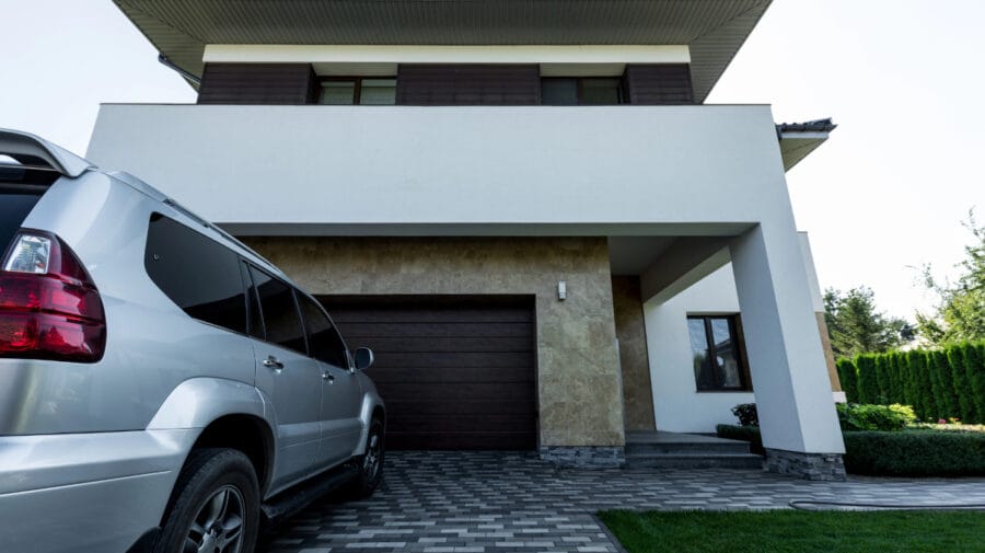 carro parado garagem