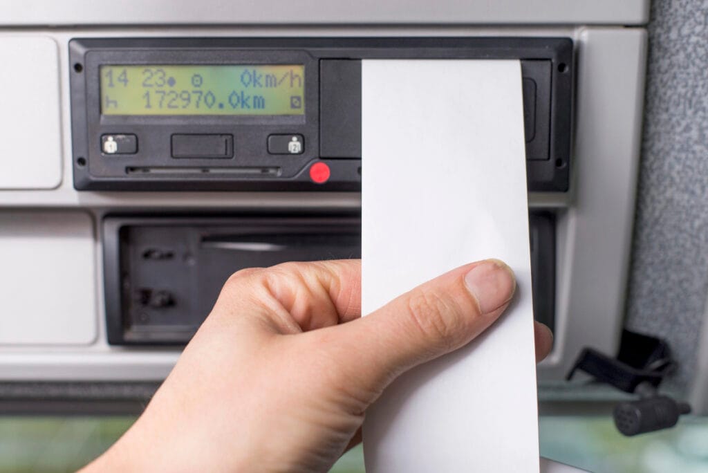 Tacógrafo poderá ganhar novo peso na fiscalização de velocidade; entenda o que muda para caminhoneiros