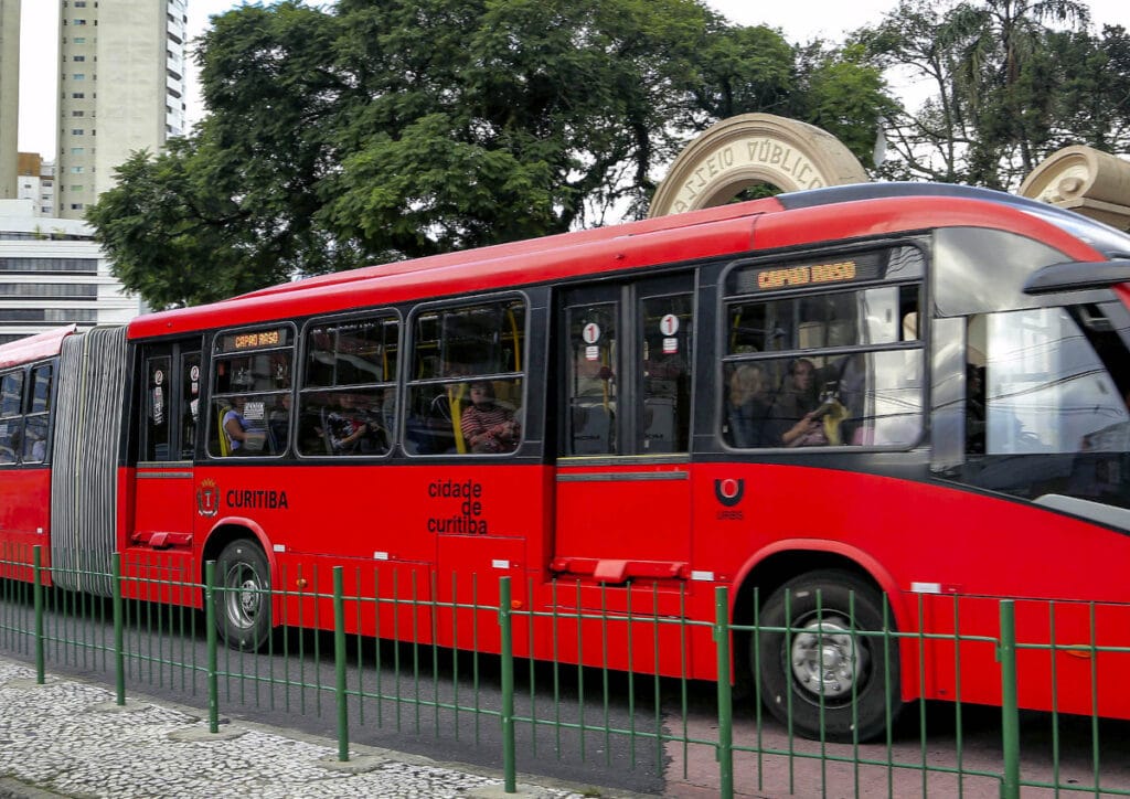 Estudo projeta expansão da rede de transporte coletivo de Curitiba para 206 km