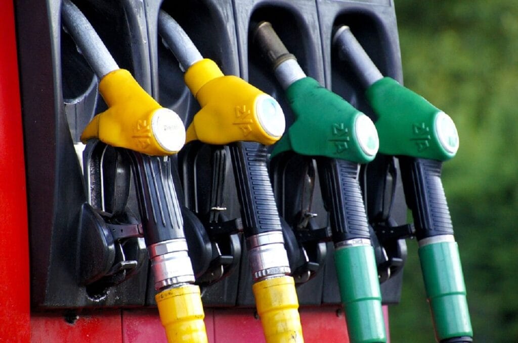 Veja como identificar gasolina adulterada e evitar danos ao veículo