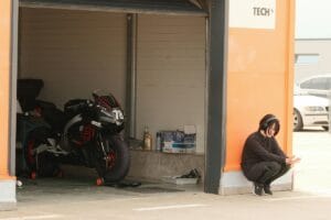 motocicleta parada