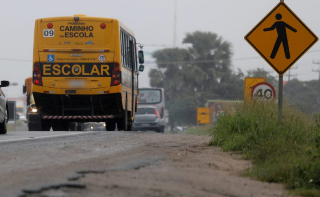 Transporte escolar pode ter inspeção anual para veículos aprovados sem restrições