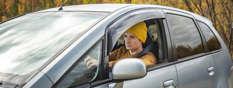 adolescente ao volante