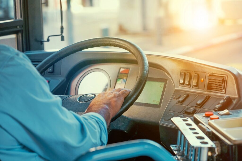 Motorista pode se aposentar mais cedo? Entenda quando há direito à aposentadoria especial