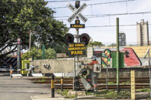 cruzamento com linha férrea