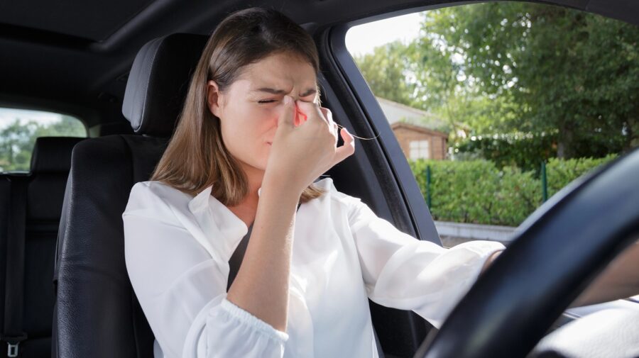 dor de cabeça ao volante