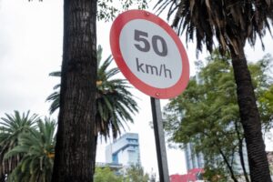 limite de velocidade sem placa