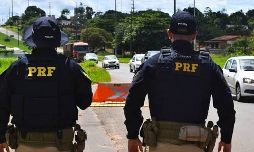 Governo adia renovação da CNH enquanto rodovias federais registram 8 acidentes por hora