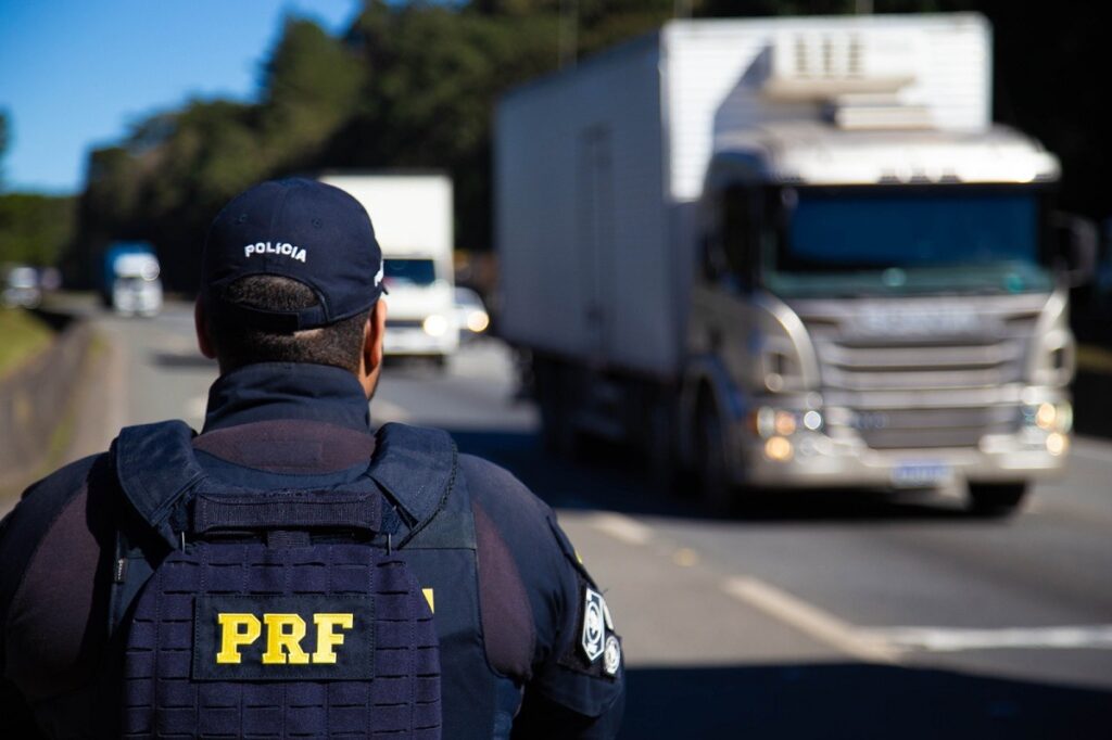 Mortes em sinistros envolvendo caminhões aumentam nas rodovias federais em 2026