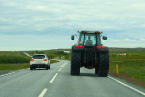 tratores em rodovias