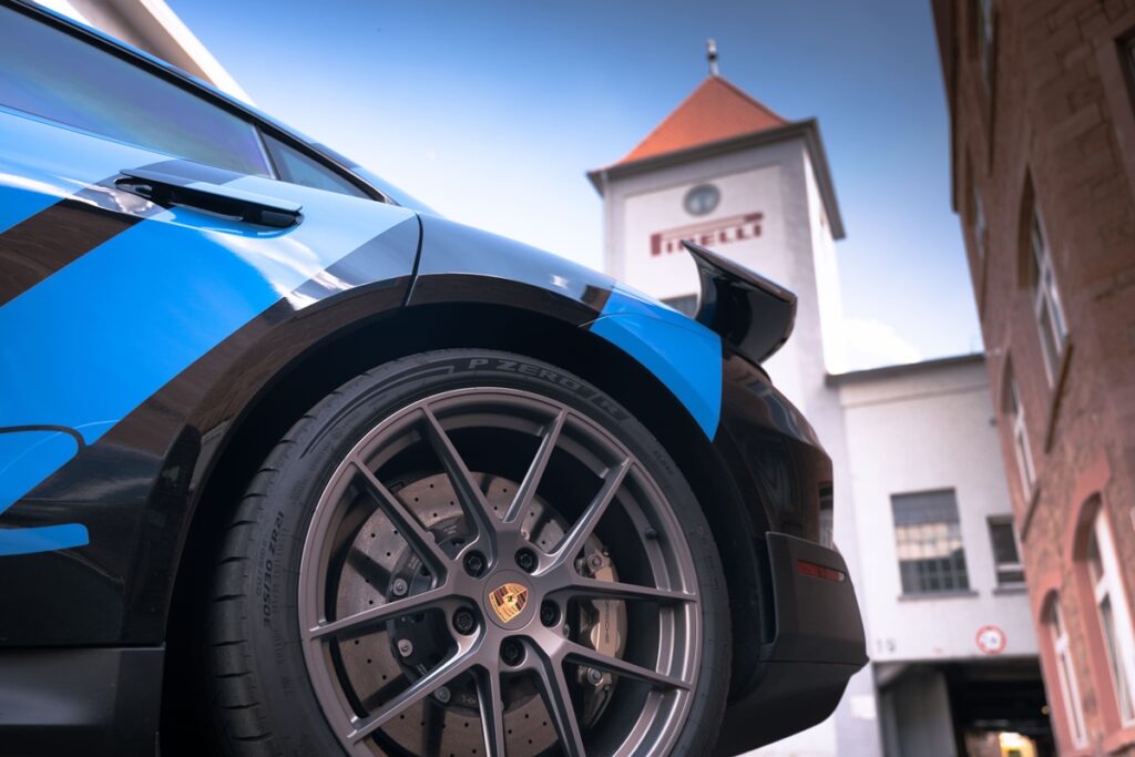 Rodas maiores, pneus largos e carro rebaixado: quando o tuning começa a afetar a segurança?