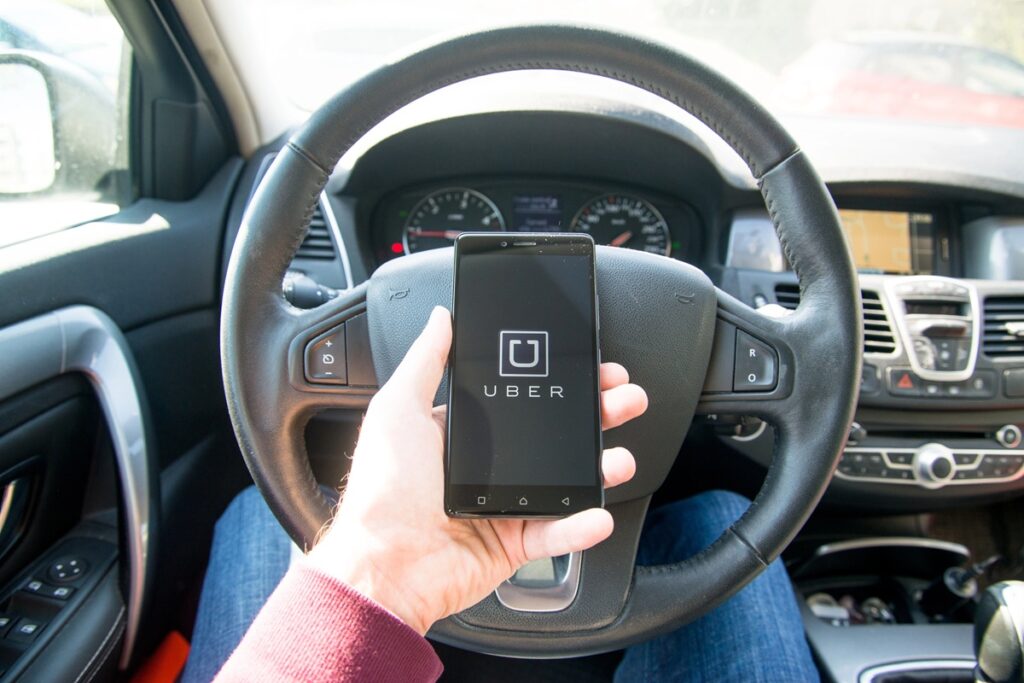 MPT pede suspensão de programa da Uber que cobra antecipadamente dos motoristas para receber corridas
