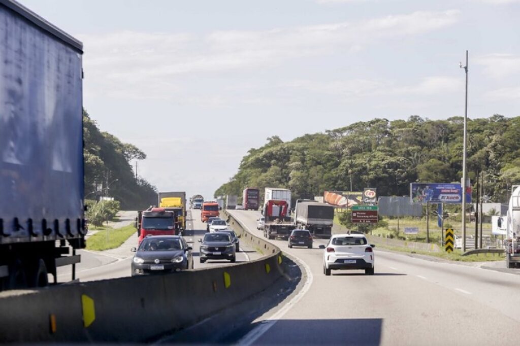 BR-101, BR-116 e BR-381: por que rodovias de SC, PR e MG exigem atenção redobrada?