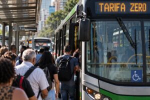 Embarque no Ônibus Tarifa Zero reduzir custo de vida