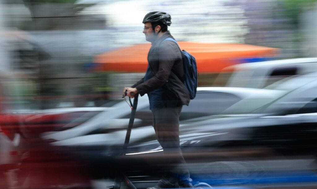 São Paulo começa a multar usuários de bicicletas e patinetes elétricos; veja as regras