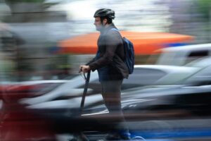 bicicletas e patinetes elétricos