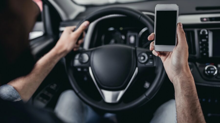 celular ao volante França