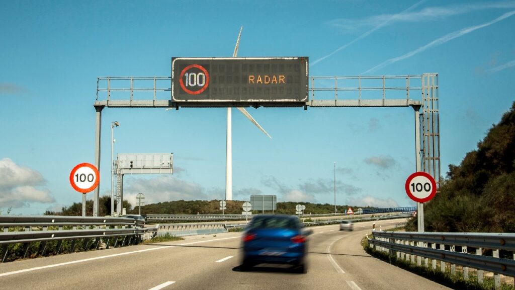 De 41 acidentes para 8: o que aconteceu após a instalação de radares em rodovia do Paraná
