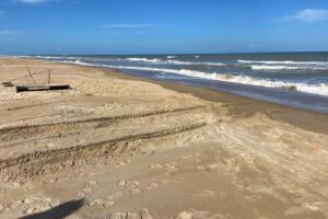 trânsito na areia da praia